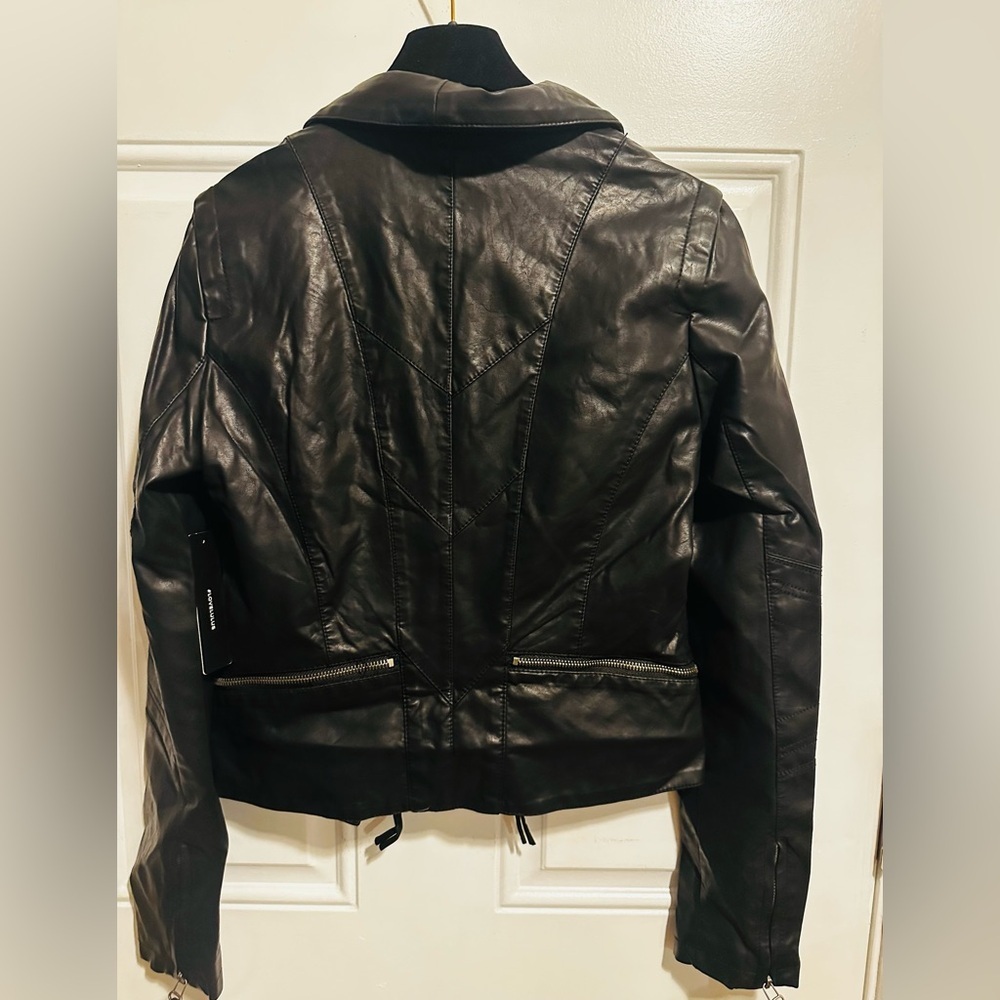 Lulus faux black leather UP ON A TUESDAY moto jack NWT Sz Small slight crop - Picture 4 of 8